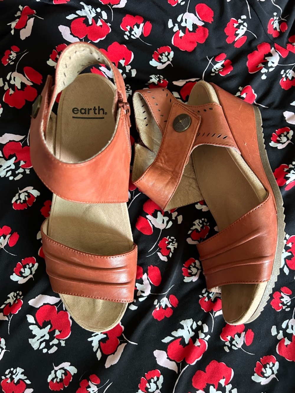 Earth Leather Wedge Sandals . Size 9